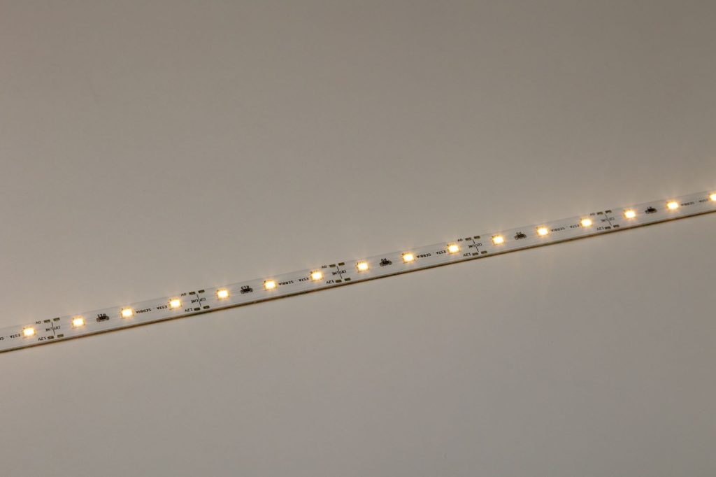LED TRAKA Bela 3000K 12V 480lm (pakovanje od 3 kom po 1m)