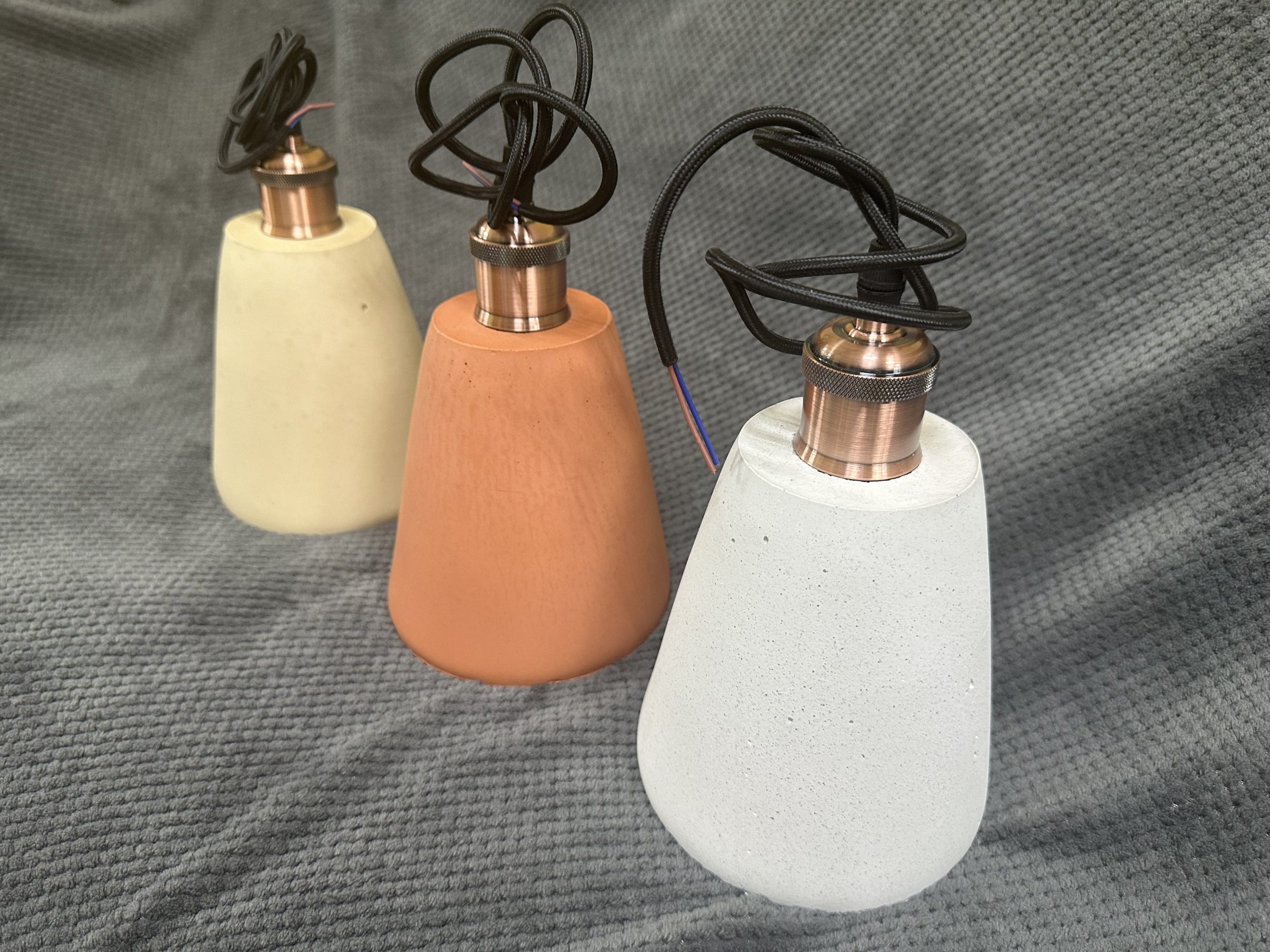 Detalj teksture AURA lampe od mineralnog kompozita